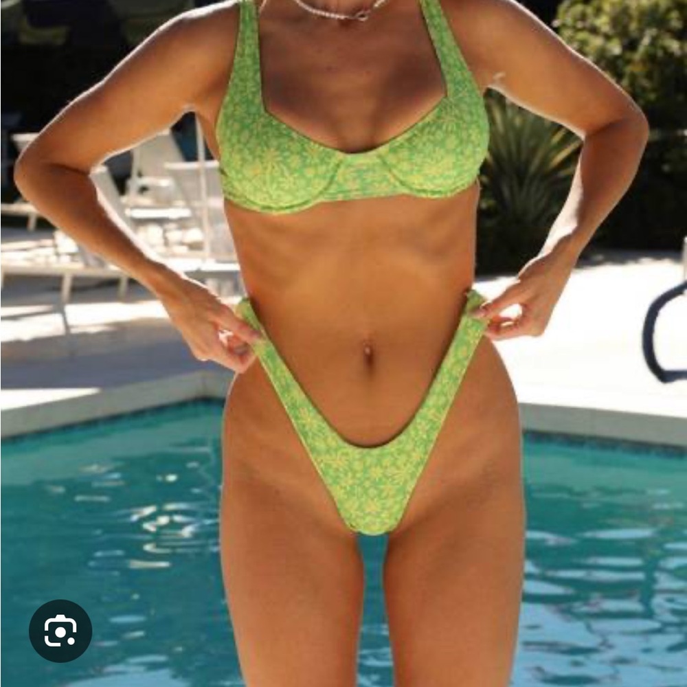 Kulani Kinis - Size M Banana Cabana